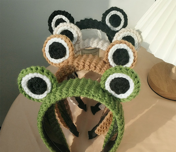 Дамска плетена диадема с декоративни уши