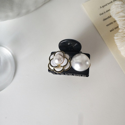 Ежедневна дамска шнола за коса с перли