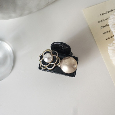 Ежедневна дамска шнола за коса с перли