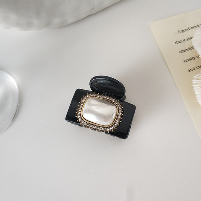 Ежедневна дамска шнола за коса с перли