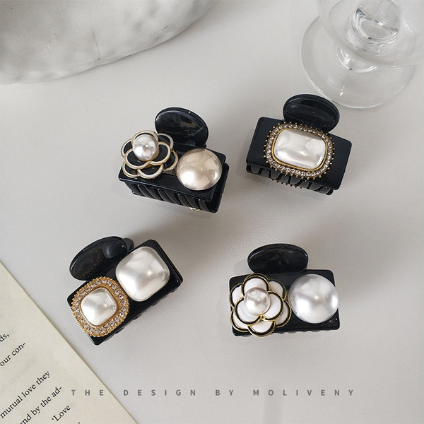 Ежедневна дамска шнола за коса с перли