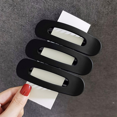 Дамска едноцветна щипка за коса