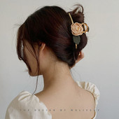 Дамска шнола за коса с флорален мотив