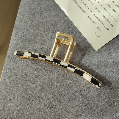 Дамска шнола за коса шахматен модел