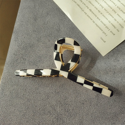 Дамска шнола за коса шахматен модел