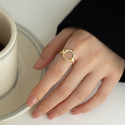 Дамски кръгъл пръстен с декоративни камъни