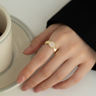 Дамски кръгъл пръстен с декоративни камъни