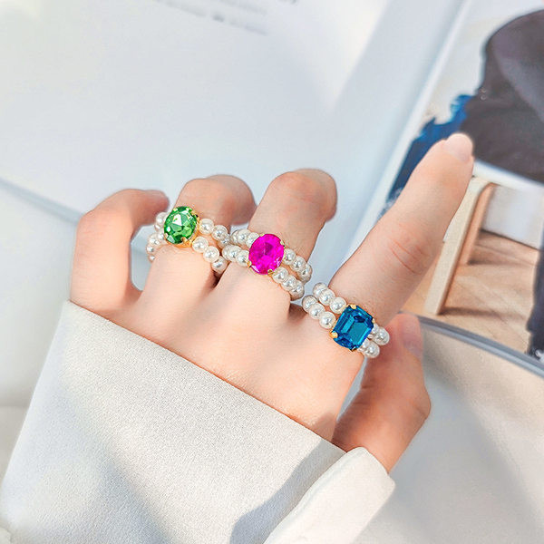 Модерен дамски пръстен с камъни и перли