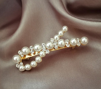 Дамска щипка в три цвята-с камъни