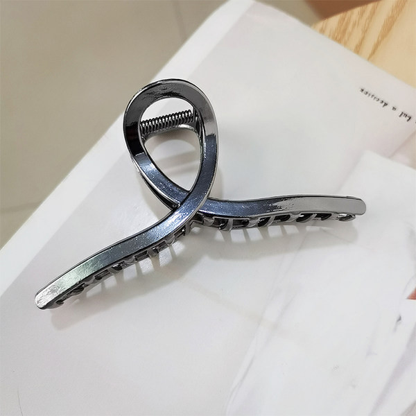 Дамска шнола за коса - изчистен модел