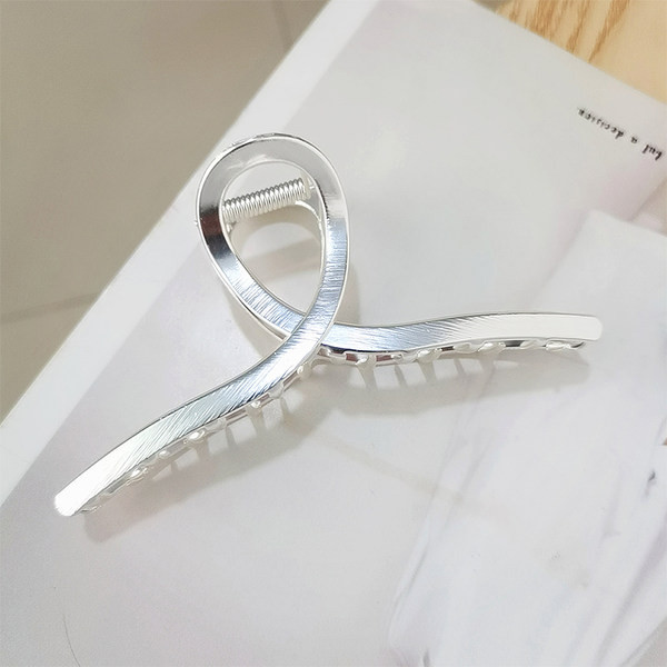 Дамска шнола за коса - изчистен модел