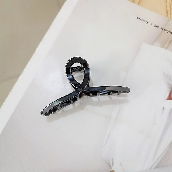 Дамска шнола за коса - изчистен модел