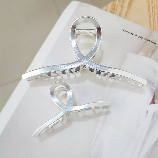 Дамска шнола за коса - изчистен модел