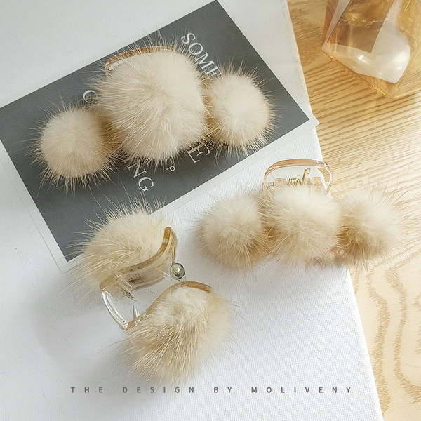 Дамска шнола с пух 