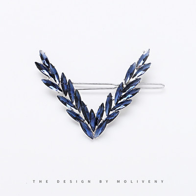 V-образна дамска щипка с камъни