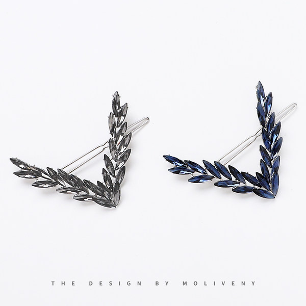 V-образна дамска щипка с камъни