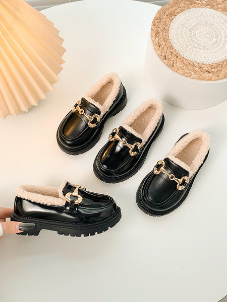 Зимни обувки с вътрешен пух и метален елемент