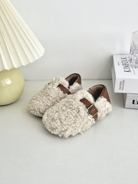 Ежедневни зимни обувки за момичета с метална катарама 