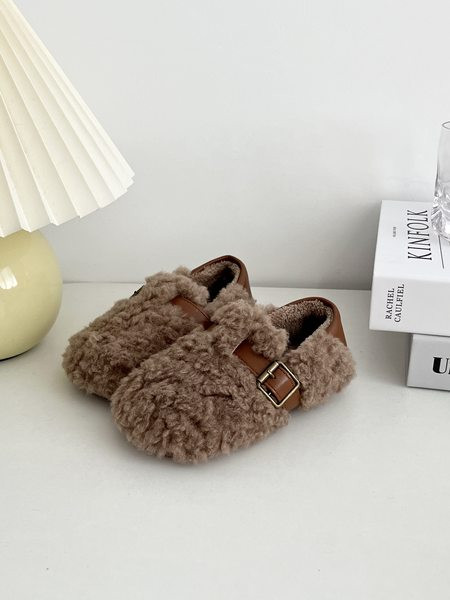 Ежедневни зимни обувки за момичета с метална катарама 