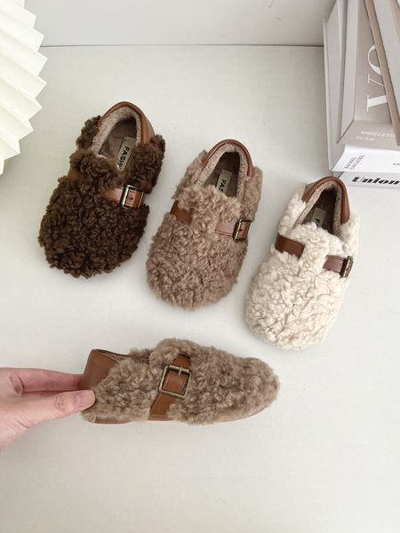 Ежедневни зимни обувки за момичета с метална катарама 