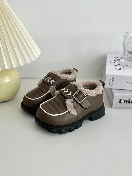 Детски зимни обувки с катарама 