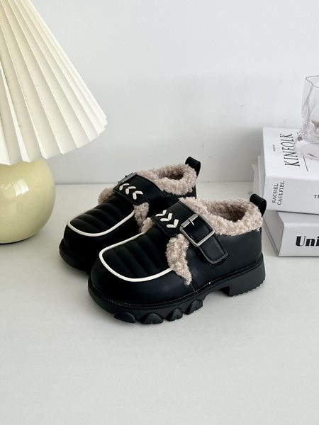 Детски зимни обувки с катарама 