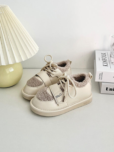 Детски кожени обувки с връзки 