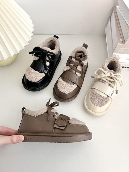 Детски кожени обувки с връзки 