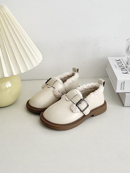 Ежедневни обувки от еко кожа -с катарама