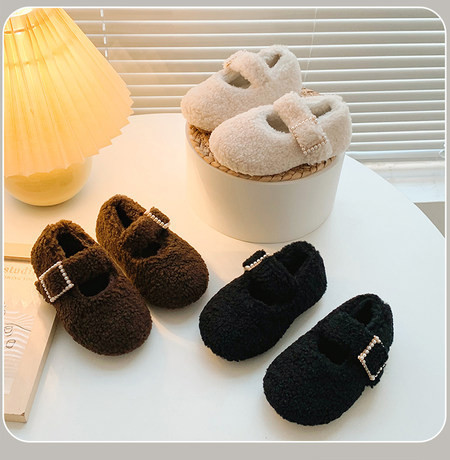 Модерни ежедневни обувки за момичета с метална катарама и декорация перли