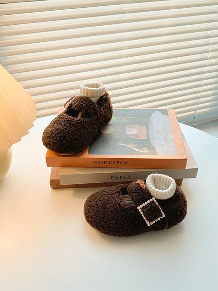 Модерни ежедневни обувки за момичета с метална катарама и декорация перли