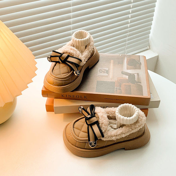 Детски обувки с панделка и подплата 