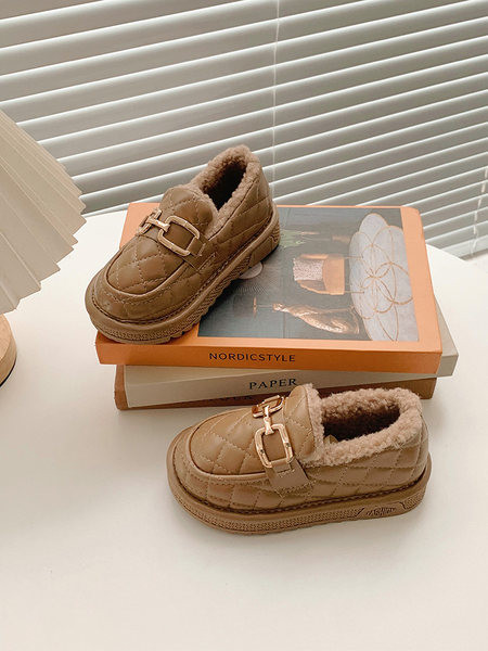 Ежедневни детски обувки с метален елемент