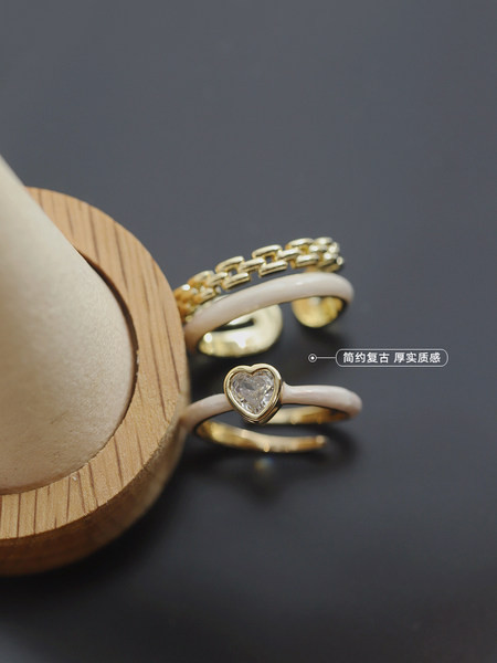 Модерен дамски пръстен в златист цвят -два модела