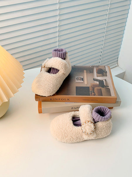 Παιδικά πουπουλένια παπούτσια με πέρλες για κορίτσια