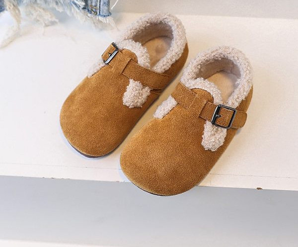 Детски есенни обувки с катарама