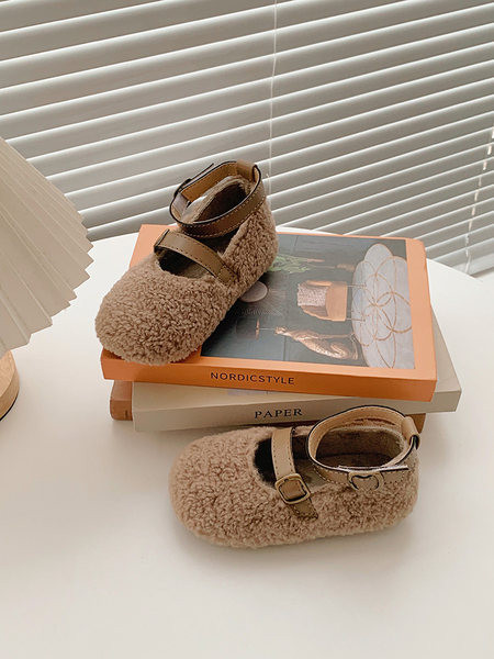 Детски пухени обувки с катарама за момичета