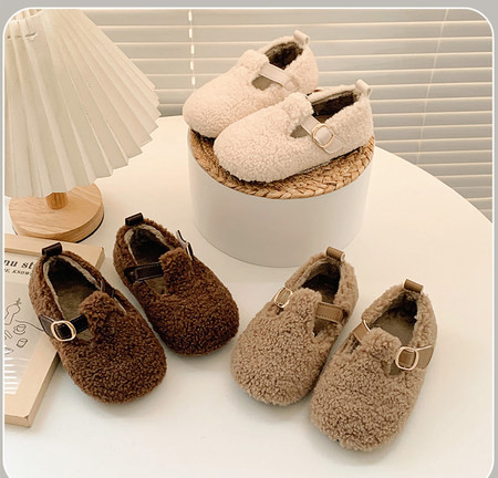 Ежедневни обувки за момичета с метална катарама подходящи за зимата 