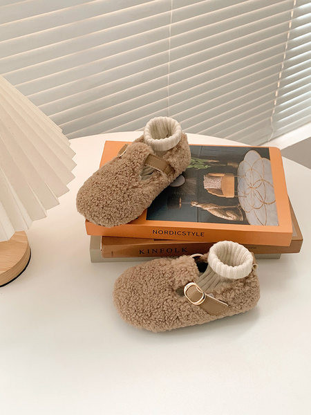 Ежедневни обувки за момичета с метална катарама подходящи за зимата 