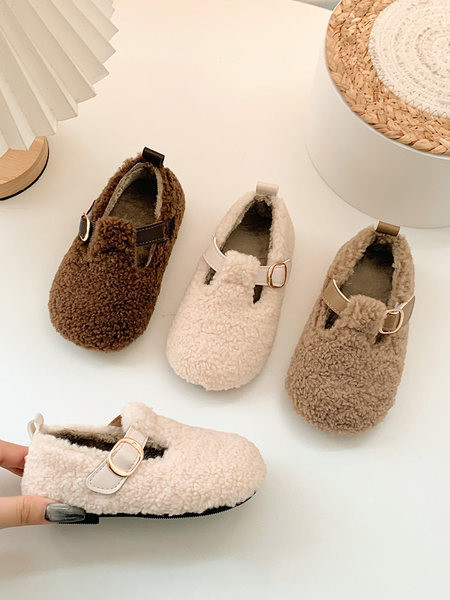 Ежедневни обувки за момичета с метална катарама подходящи за зимата 