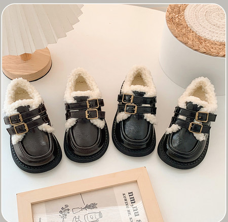 Поларени зимни обувки с катарама