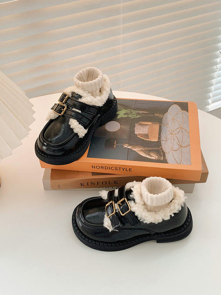 Поларени зимни обувки с катарама