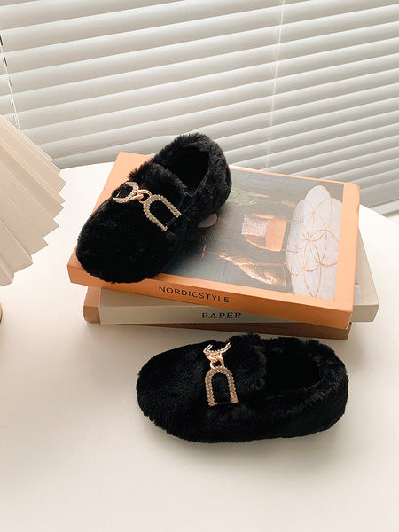 Поларни детски обувки с метални елементи