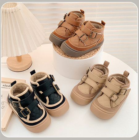 Спортни поларни обувки от еко кожа с велкро закопчаване 