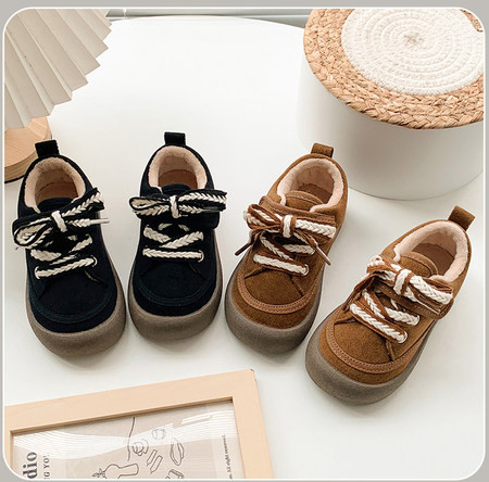 Детски обувки с връзки в два цвята 