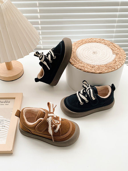 Детски обувки с връзки в два цвята 