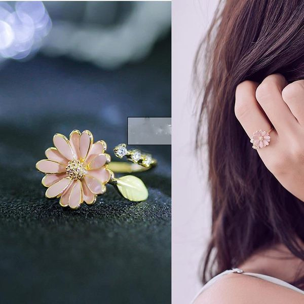 Дамски пръстен с флорален елемент