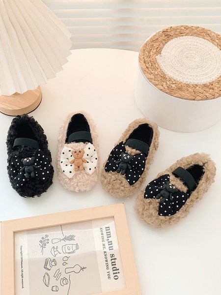 Пухени детски обувки с панделка