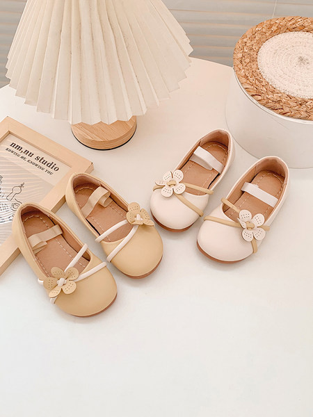 Ежедневни обувки от еко кожа с 3D елемент за момичета 