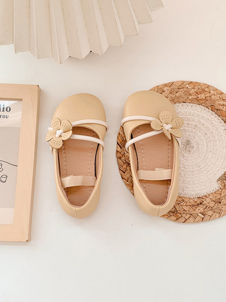 Ежедневни обувки от еко кожа с 3D елемент за момичета 